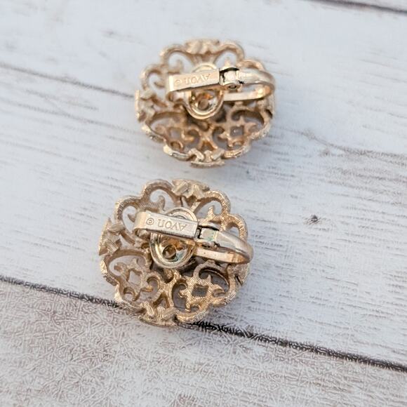 Vintage Avon Clip On Earrings Ornate Gold Tone 7/8" - Picture 5 of 5